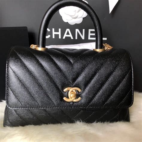 chanel coco handle mini chevron handle details